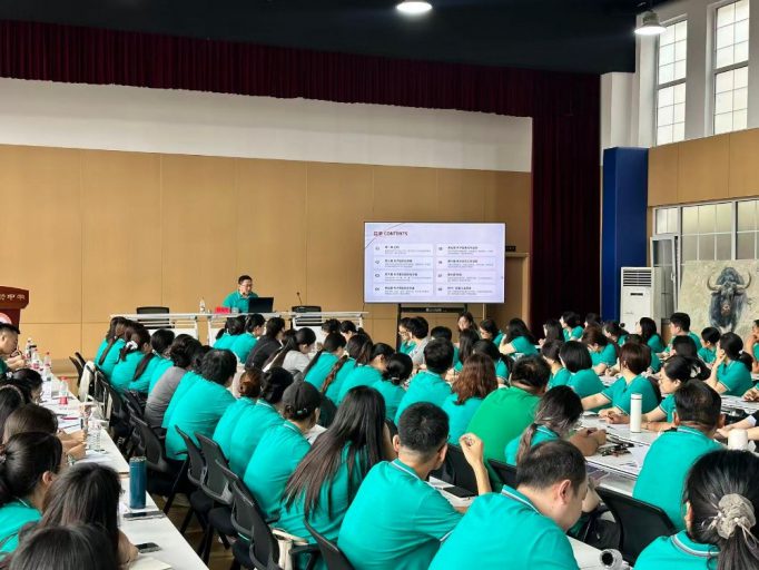 赋能成长启新程，蓄力前行谱新篇——青岛志贤中学2026秋新学期教师教学能力提升培训暨教学工作大会