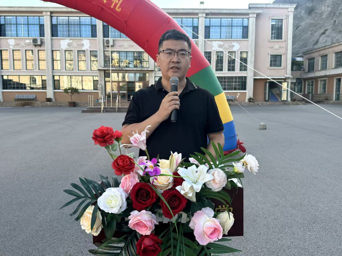 【志贤·启航】‍秋风为序，筑梦笃行——青岛志贤中学2026-2027学年第一学期开学典礼纪实