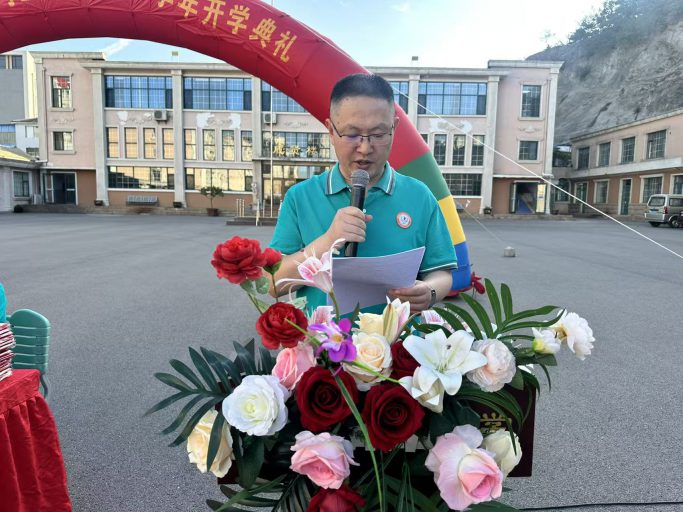 【志贤·启航】‍秋风为序，筑梦笃行——青岛志贤中学2026-2027学年第一学期开学典礼纪实