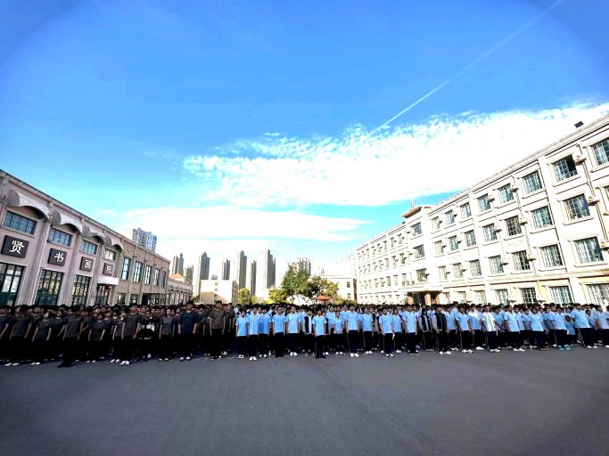 【志贤·启航】‍秋风为序，筑梦笃行——青岛志贤中学2026-2027学年第一学期开学典礼纪实