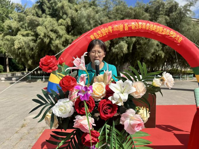 骄阳淬火炼青春，英姿飒爽启新程——青岛志贤中学2026级高一新生军训会操表演暨总结表彰大会圆满举行