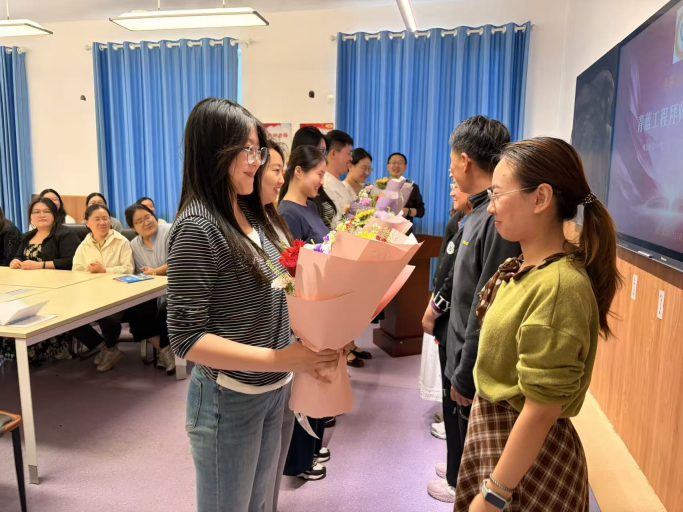 青蓝相接 薪火相传——青岛志贤中学举行“青蓝工程”拜师结对仪式